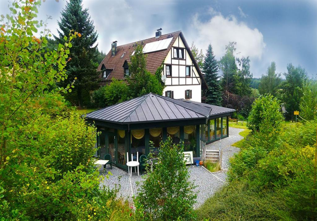 Pension Restaurant Im Gruenen Tal Neualbenreuth Exterior photo