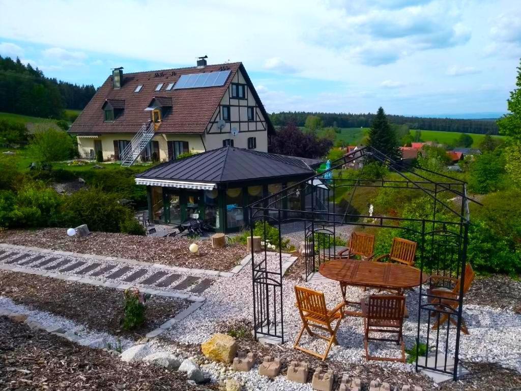 Pension Restaurant Im Gruenen Tal Neualbenreuth Exterior photo